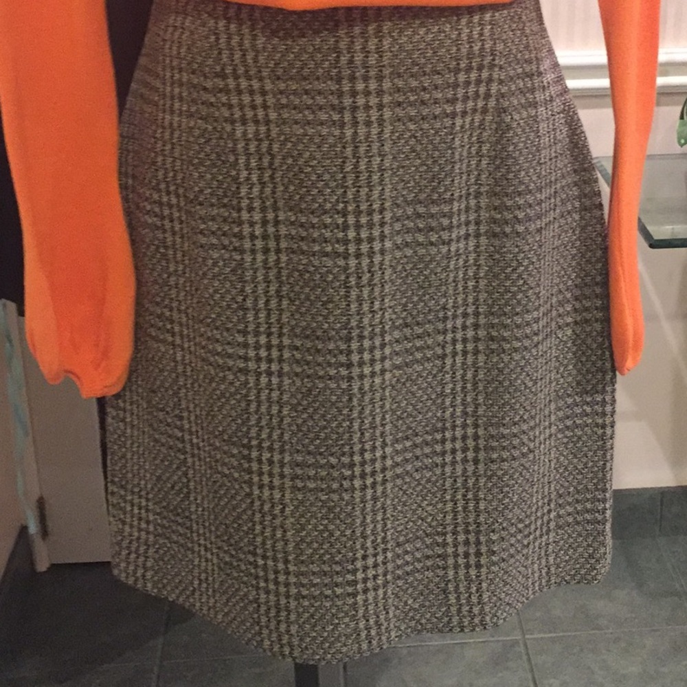 ⬇️price dropped ⬇️Brown and tan skirt NWOT